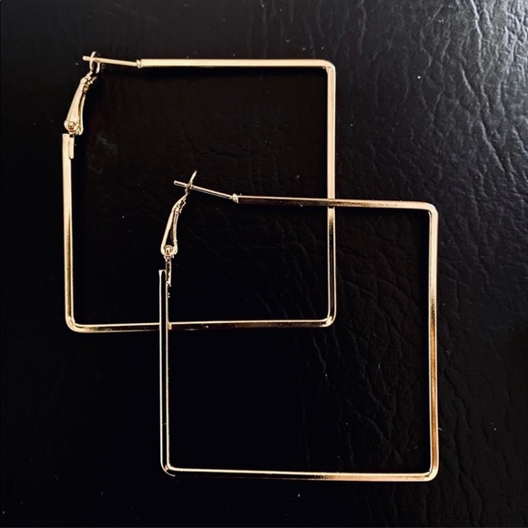 💗 Gold Large Square Hoop Earrings NEW - Picture 8 of 9